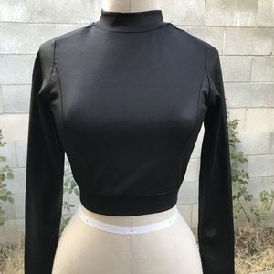 Black long sleeve crop top